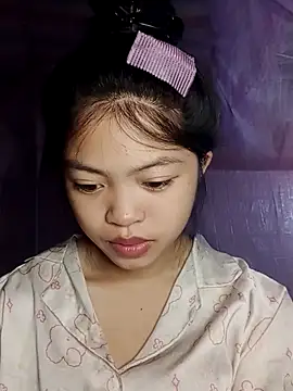 Snapshot of Thy00__ chatting on October 22, 2025, 12:43 am Thy00 online show from October 22, 2025, 12:43 am