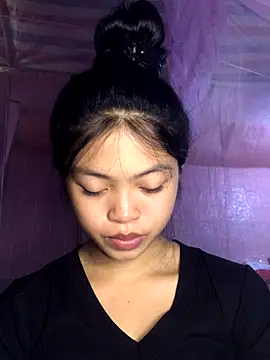 Snapshot of Thy00__ chatting on October 5, 2025, 2:24 am Thy00 online show from October 5, 2025, 2:24 am