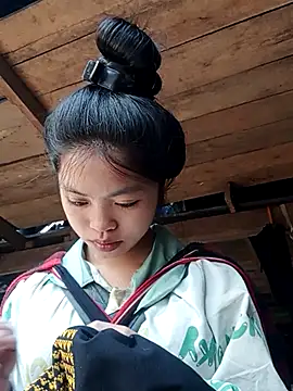 Thy00   online show from November 30, 2025, 2:45 am