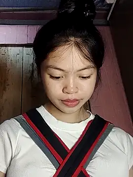 Snapshot of Thy00__ chatting on October 15, 2025, 12:35 pm Thy00 online show from October 15, 2025, 12:35 pm