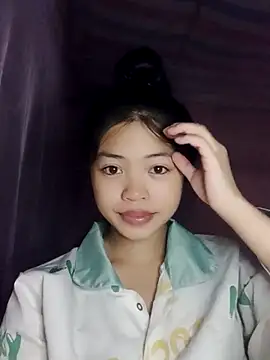 Snapshot of Thy00__ chatting on October 31, 2025, 7:32 pm Thy00 online show from October 31, 2025, 7:32 pm