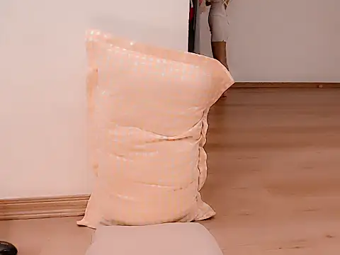 Snapshot of Tea_Mei chatting on November 15, 2025, 9:02 am Tea Mei online show from November 15, 2025, 9:02 am