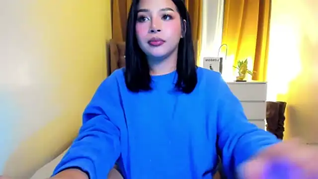 Snapshot of LauraLoove chatting on December 3, 2025, 5:01 pm LauraLoove online show from December 3, 2025, 5:01 pm