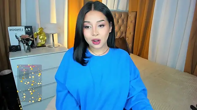 Snapshot of LauraLoove chatting on October 12, 2025, 4:08 pm LauraLoove online show from October 12, 2025, 4:08 pm