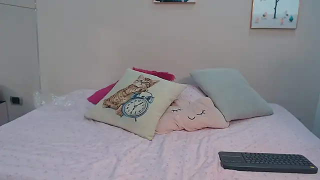 Snapshot of zooombee chatting on September 17, 2025, 7:27 pm zooombee online show from September 17, 2025, 7:27 pm