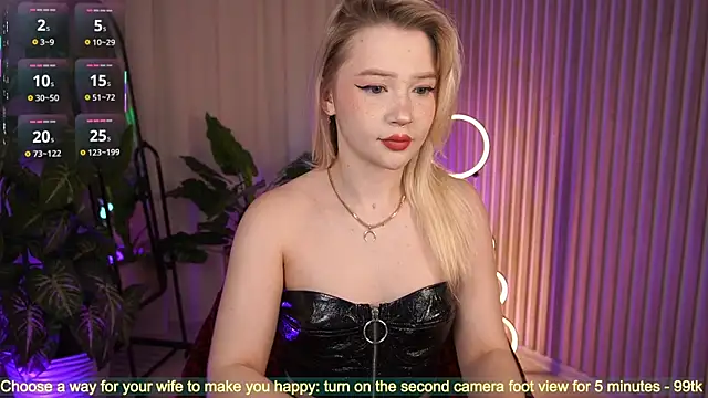 LauraWifeness online show from October 21, 2025, 6:57 am