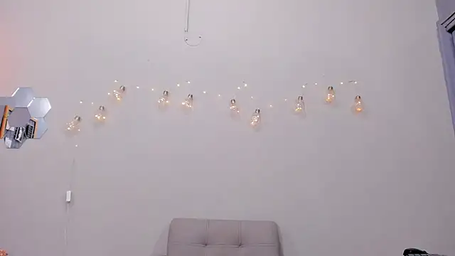 alianim online show from November 30, 2025, 8:20 pm