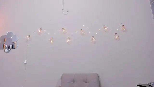 alianim online show from December 2, 2025, 8:54 pm