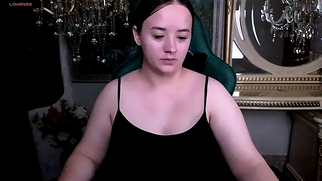 Snapshot of LaraBenson_ chatting on September 20, 2025, 10:09 am LaraBenson online show from September 20, 2025, 10:09 am