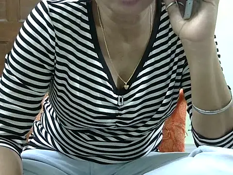 Snapshot of CHAMELI4747 chatting on December 2, 2025, 8:27 am CHAMELI4747 online show from December 2, 2025, 8:27 am