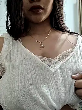 Snapshot of luv_johrrra chatting on December 15, 2025, 9:37 am luv johrrra online show from December 15, 2025, 9:37 am