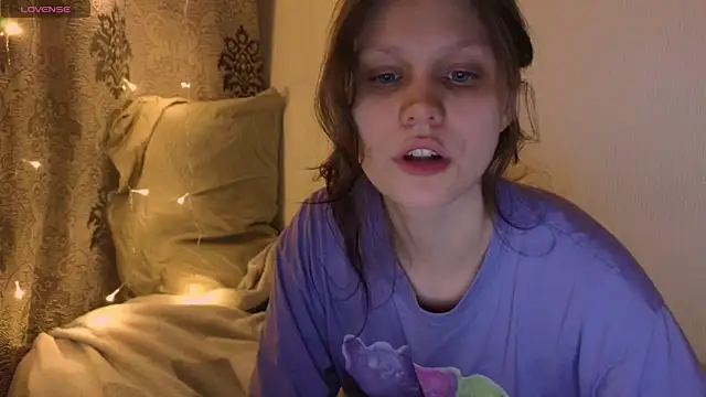 Snapshot of Lunliss chatting on February 13, 2026, 10:10 pm Lunliss online show from February 13, 2026, 10:10 pm