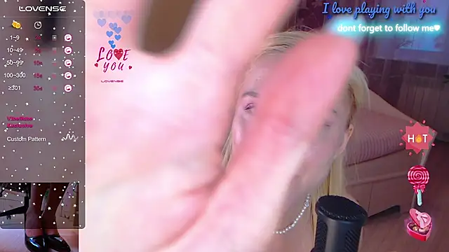 LiSinDoll online show from October 17, 2025, 6:39 am