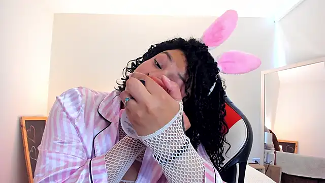 Dakota Mars online show from December 4, 2025, 7:57 pm