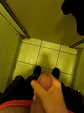 fergi1999 online show from April 16, 2026, 11:51 pm