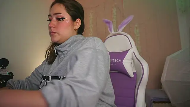 Violet moon24 online show from November 21, 2025, 9:47 pm