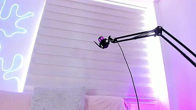 Snapshot of missweetpeach chatting on October 21, 2025, 1:32 pm missweetpeach online show from October 21, 2025, 1:32 pm