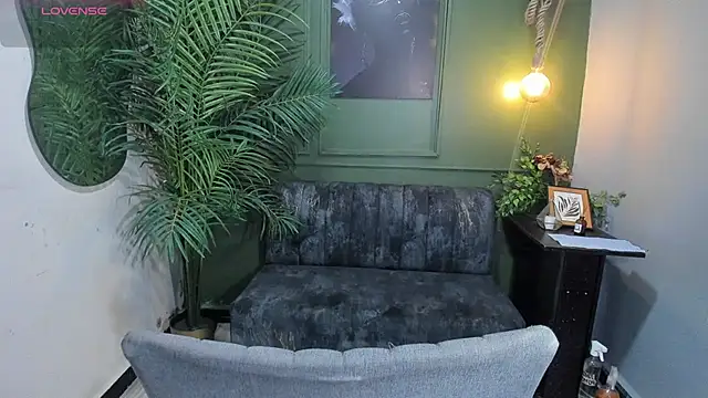 sweety smilee online show from October 3, 2025, 6:42 pm