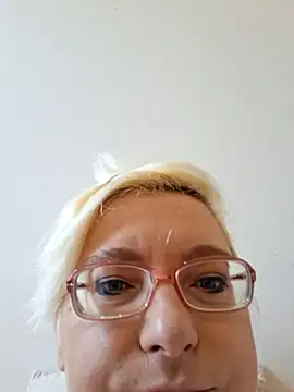 Snapshot of VikaKing chatting on December 2, 2025, 9:22 am VikaKing online show from December 2, 2025, 9:22 am