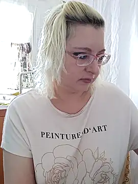 Snapshot of VikaKing chatting on February 28, 2026, 9:31 am VikaKing online show from February 28, 2026, 9:31 am