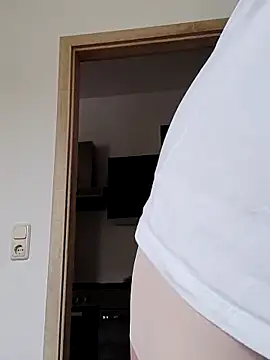 Snapshot of VikaKing chatting on October 1, 2025, 9:36 am VikaKing online show from October 1, 2025, 9:36 am