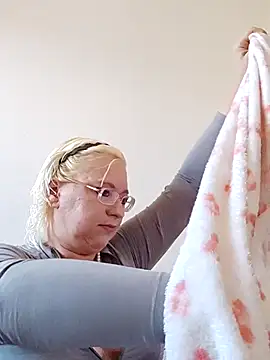 Snapshot of VikaKing chatting on November 12, 2025, 10:08 am VikaKing online show from November 12, 2025, 10:08 am