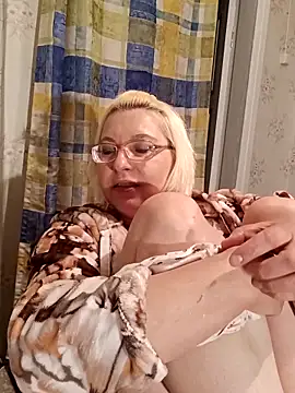 VikaKing online show from April 17, 2026, 7:49 pm