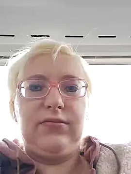 Snapshot of VikaKing chatting on November 14, 2025, 10:52 am VikaKing online show from November 14, 2025, 10:52 am