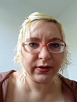 Snapshot of VikaKing chatting on December 1, 2025, 11:11 am VikaKing online show from December 1, 2025, 11:11 am