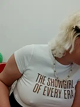 Snapshot of VikaKing chatting on November 5, 2025, 9:51 pm VikaKing online show from November 5, 2025, 9:51 pm