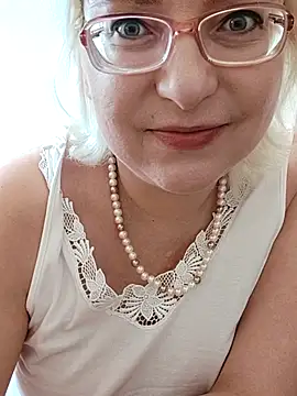 Snapshot of VikaKing chatting on November 27, 2025, 9:21 am VikaKing online show from November 27, 2025, 9:21 am