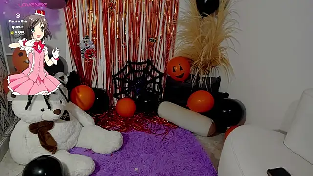 miaravel  online show from October 30, 2025, 7:00 pm