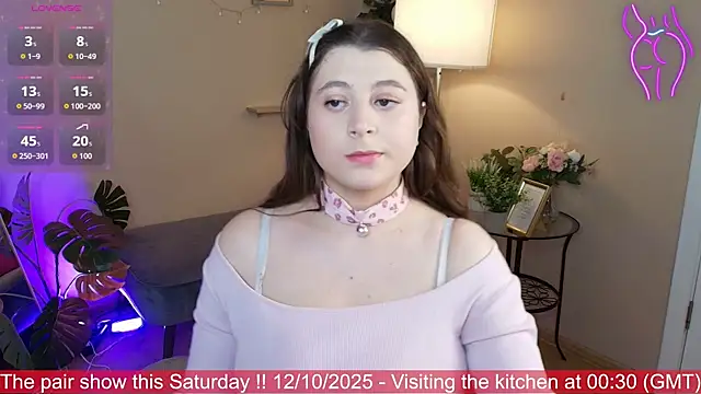 Snapshot of Queen_Michelle_ chatting on October 7, 2025, 9:16 pm Queen Michelle online show from October 7, 2025, 9:16 pm