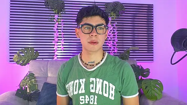 Snapshot of CamiiGuzmanX chatting on June 24, 2026, 5:55 pm CamiiGuzmanX online show from June 24, 2026, 5:55 pm