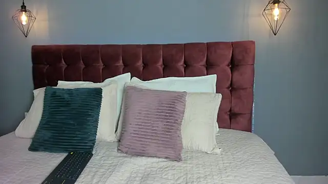 Tania 77  online show from September 20, 2025, 12:54 pm