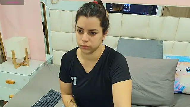 Snapshot of gisell_gomez chatting on December 18, 2025, 12:09 pm gisell gomez online show from December 18, 2025, 12:09 pm