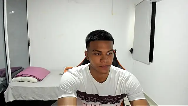 jeanfran ferrer online show from November 20, 2025, 7:36 pm