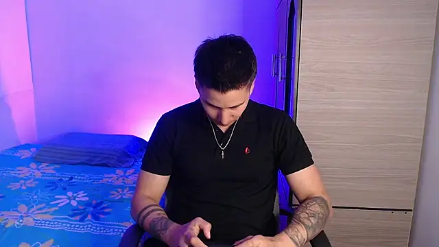 valentinosex1 online show from November 6, 2025, 8:24 pm