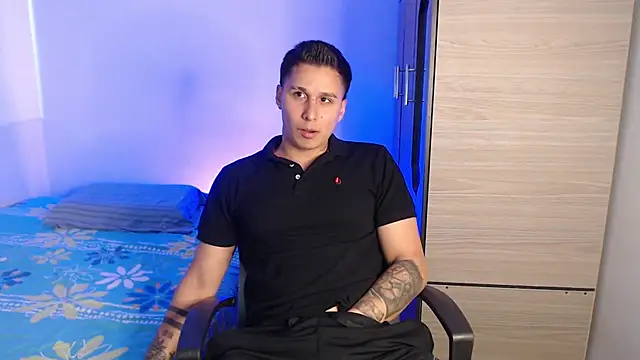 valentinosex1 online show from October 31, 2025, 9:11 pm