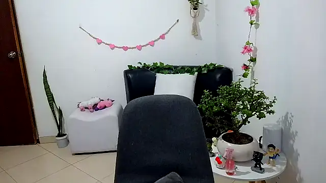 Snapshot of Zendaya11 chatting on November 8, 2025, 6:28 am Zendaya11 online show from November 8, 2025, 6:28 am