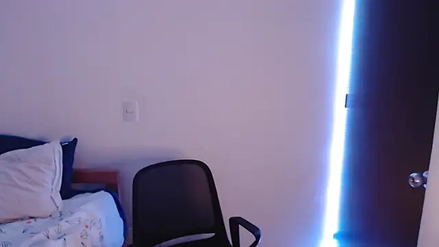 Snapshot of axel_davis_ chatting on October 8, 2025, 2:57 am axel davis online show from October 8, 2025, 2:57 am