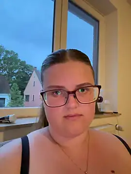 Snapshot of CurvyPaar2 chatting on May 19, 2026, 7:43 pm CurvyPaar2 online show from May 19, 2026, 7:43 pm