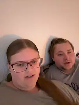 Snapshot of CurvyPaar2 chatting on September 14, 2025, 2:06 pm CurvyPaar2 online show from September 14, 2025, 2:06 pm