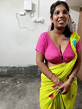 Snapshot of Hotty-Moni chatting on September 15, 2025, 8:53 pm Hotty-Moni online show from September 15, 2025, 8:53 pm