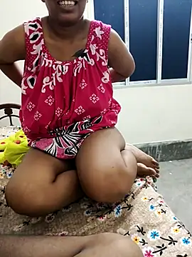 Snapshot of Hotty-Moni chatting on September 19, 2025, 4:44 pm Hotty-Moni online show from September 19, 2025, 4:44 pm