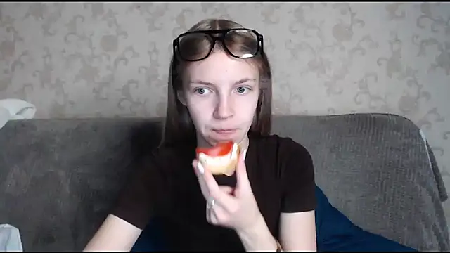 HitGyrl online show from October 24, 2025, 1:15 am