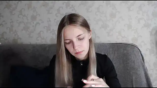 HitGyrl online show from October 7, 2025, 1:06 am