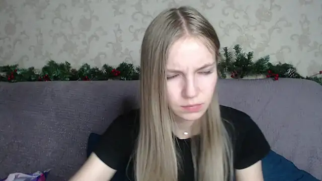 HitGyrl online show from December 19, 2025, 2:26 am