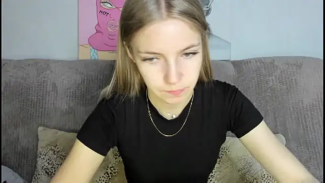 HitGyrl online show from November 28, 2025, 1:06 am