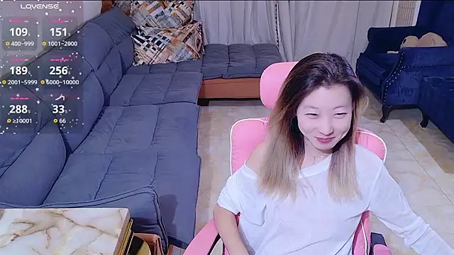 Snapshot of Deserve_E chatting on October 2, 2025, 12:08 pm Deserve E online show from October 2, 2025, 12:08 pm